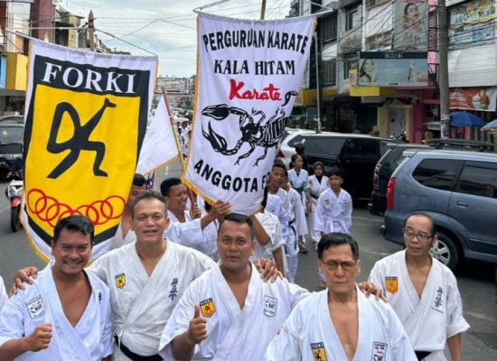 Gerak Jalan Peringatan HUT ke 53 Peguruan Karate Kala Hitam di P.Siantar Sukses