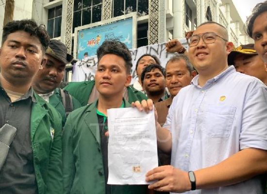 Anggota DPRD Sumut, Palacheta S. Subianto Menerima Aspirasi dan Tuntutan Aksi Demo Aliansi Mahasiswa USU