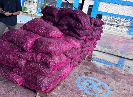 Bea Cukai Aceh Gagalkan Penyelundupan 45 Ton Bawang Merah dan 28 Karung Pakaian Bekas di Perairan Jamboaye