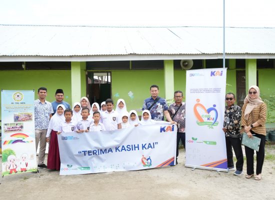 Peduli Terhadap Dunia Pendidikan, KAI Sumut Salurkan Bantuan CSR