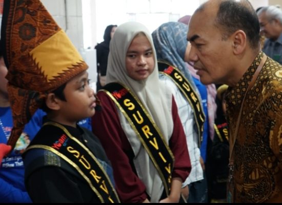 Dokter dan Perawat RS Adam Malik Peringati Hari Kanker Anak Bersama Pasien