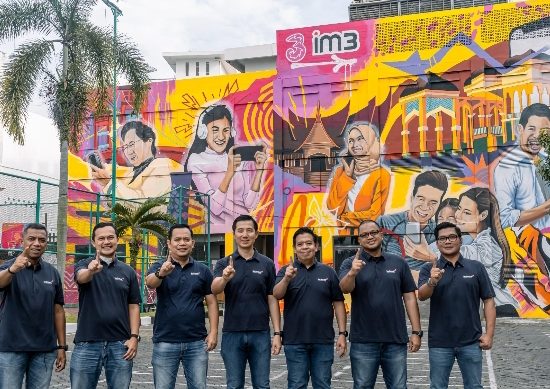 Indosat Ooredoo Hutchison Pererat Hubungan dengan Komunitas Seniman Lokal Medan melalui Kolaborasi Mural