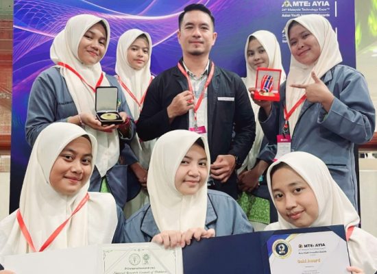 Tim Riset MAN 1 Madina Raih Medali Emas  di Malaysia Technology Expo 2025