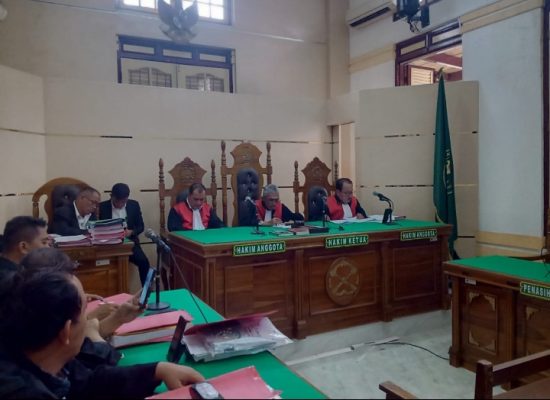 Panitera PN Medan dan Diduga Preman Kompak Paksa Wartawan Hapus Foto Sidang