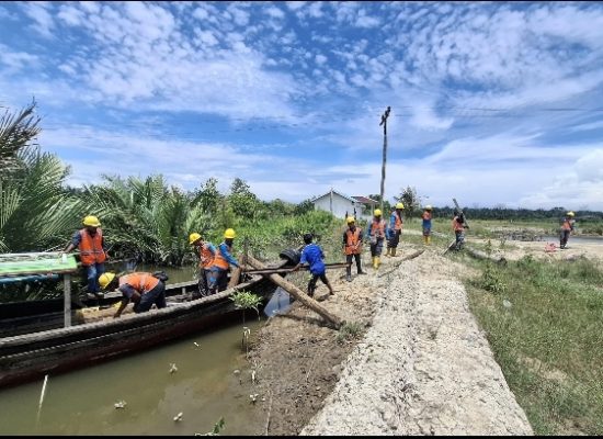 PLN Sumut Perkuat Listrik di Desa Nelayan Sebrang Jelang Ramadan