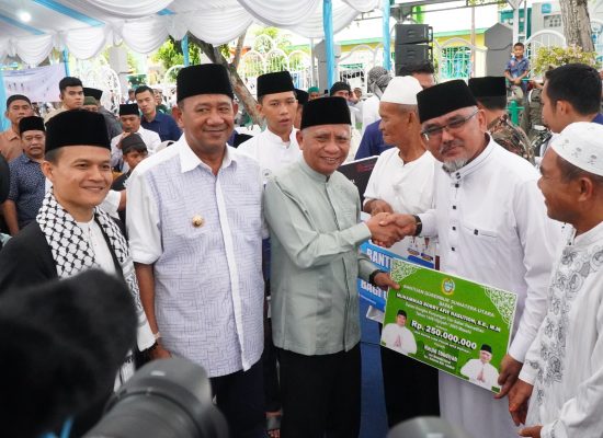 Bupati Langkat Ondim Sambut Wagub Surya pada Safari Ramadan Pemprovsu, Salurkan Bantuan untuk Masyarakat