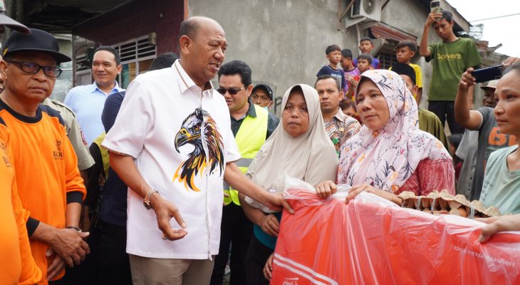Tunjukan Kepedulian, Bupati Langkat Syah Afandin Serahkan Bantuan dan akan Rehabilitasi Rumah Korban Kebakaran di Berandan