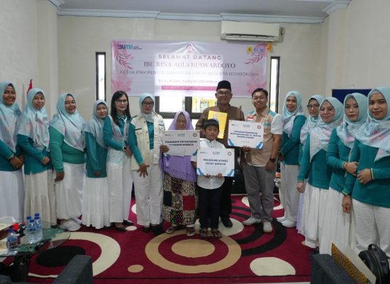 Sambut Ramadhan 1446 H, PIKK PLN UID SUMUT dan YBM PLN salurkan Bantuan Ketahanan Ekonomi dan Mushaf Qur’an di Padang Sidimpuan
