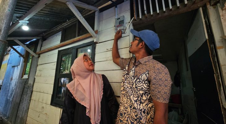 Donasi Pegawai PLN Beri Sambungan Listrik Gratis Bagi 2.597 Keluarga Prasejahtera