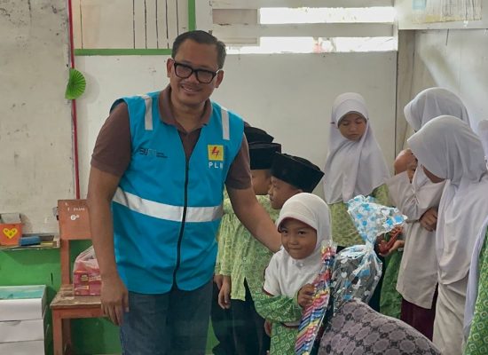 Berbagi Ilmu di Ramadan: GM PLN UID Sumut Hadirkan Semangat Baru untuk Generasi Emas Nias