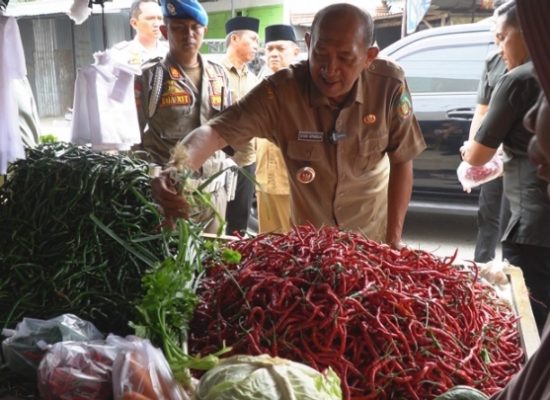 Bupati Langkat Syah Afandin Sidak Pasar Tanjung Pura, Pastikan Harga Stabil di Bulan Ramadan
