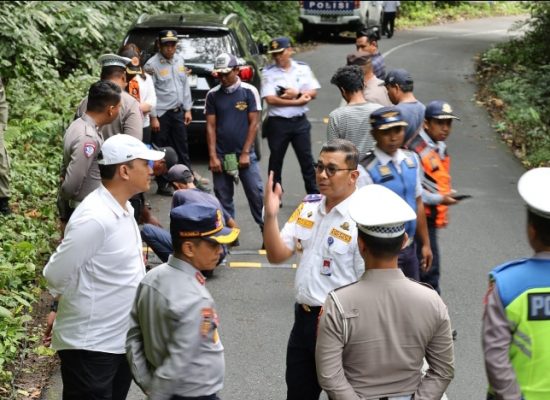 Dishub Sumut, Bersama Dishub Langkat dan Polres Binjai Pasang Pembatas Jalan dan Rumbles Strip di Lokasi Rawan Kecelakaan