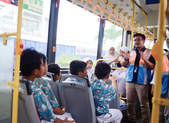 Peringati Hari Bumi 2025: Pelindo Multi Terminal Edukasi Transportasi Ramah Lingkungan Bagi Siswa SD