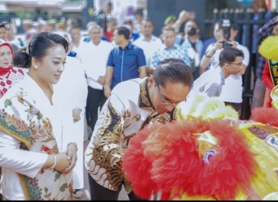 Walikota Medan Rico Waas Hadiri Peringatan,Lepas Pawai Mobil Hias Waisak 2025