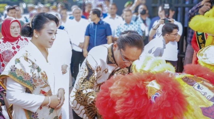 Walikota Medan Rico Waas Hadiri Peringatan,Lepas Pawai Mobil Hias Waisak 2025