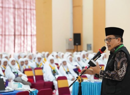 Kedatangan Jemaah Calhaj Kloter 8 Disambut Langsung Sekretaris PPIH Embarkasi Medan
