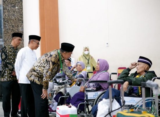 Ketua PPIH Embarkasi Medan Lepas Keberangkatan Jemaah Calhaj Kloter 8