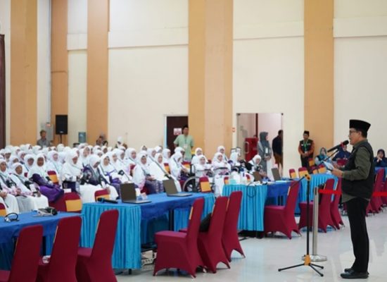 Sekretaris PPIH Embarkasi Medan Minta Jemaah Haji Selalu Pakai Gelang Identitas