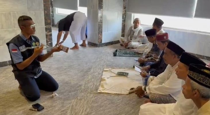 Tindaklanjuti Arahan Kasetops, Tim Linjam PPIH Sektor 4 Makkah Gelar Sosialisasi Cara Aman Gantung Nusuk