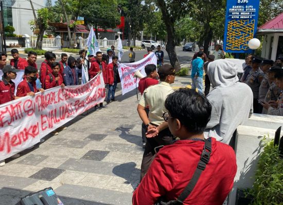 Marak Rokok Ilegal di Sumut, KAMMI dan IMM Gelar Demo Desak Evaluasi Kinerja Kakanwil Bea Cukai