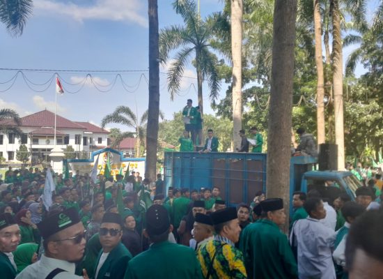 Di Depan Kantor Bupati Deli Serdang Aksi Damai Organ Washliyah Nyaris Ricuh