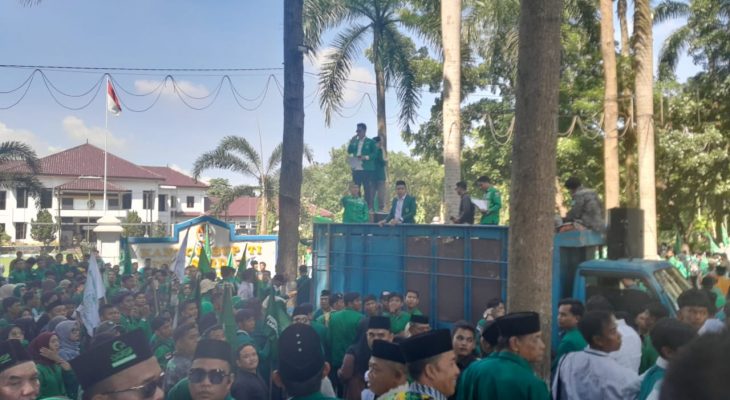 Di Depan Kantor Bupati Deli Serdang Aksi Damai Organ Washliyah Nyaris Ricuh