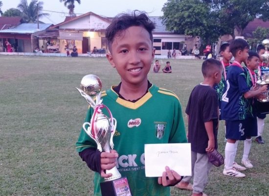 Hanif Dinobatkan Jadi Penjaga Gawang Terbaik di Festival Sepakbola Antar SSB Se-Sumut U-11 Piala Alpha Perkasa FC 2025