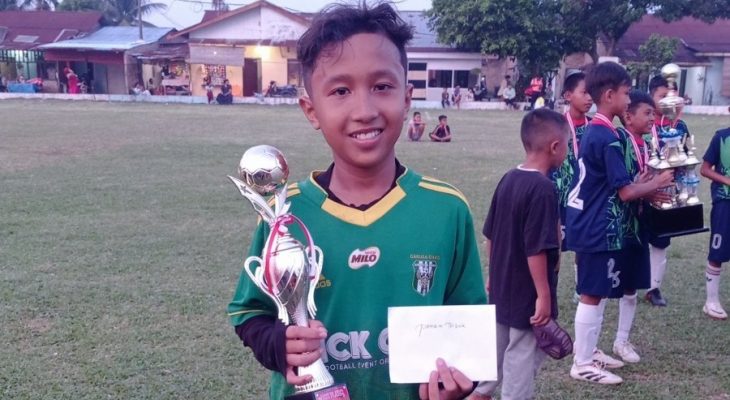 Hanif Dinobatkan Jadi Penjaga Gawang Terbaik di Festival Sepakbola Antar SSB Se-Sumut U-11 Piala Alpha Perkasa FC 2025