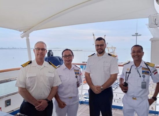 Sosok Wanita Pandu yang Berhasil Sandarkan Star Cruises MV Star Voyager di Pelabuhan Kuala Tanjung