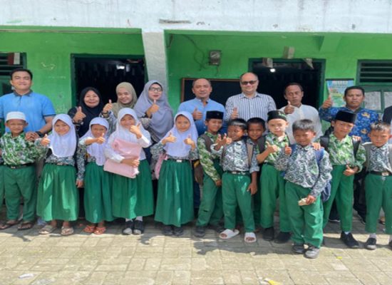 Presiden Direktur PT BNCT dan VP Dubai Port Kunjungi Sekolah di Belawan