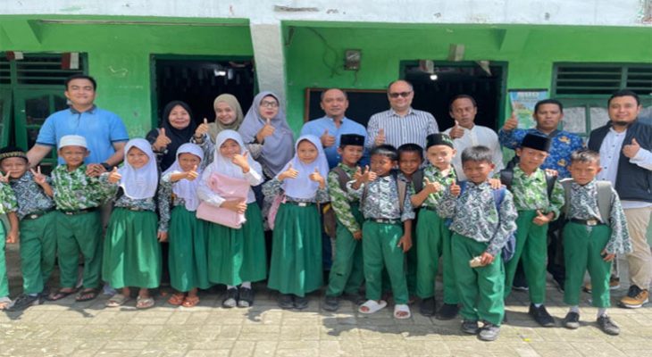 Presiden Direktur PT BNCT dan VP Dubai Port Kunjungi Sekolah di Belawan