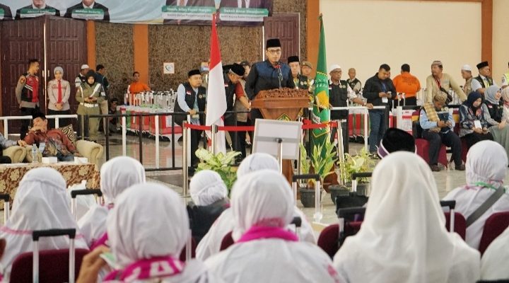 Kepulangan Jemaah Haji Kloter 9 Deberkasi Medan Disambut Walikota Rico Waas