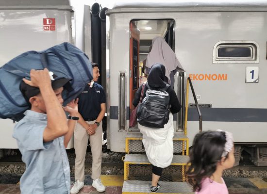 Hari Pertama Masa Long Week End Idul Adha, 3.604 Penumpang Berangkat dari Stasiun Medan