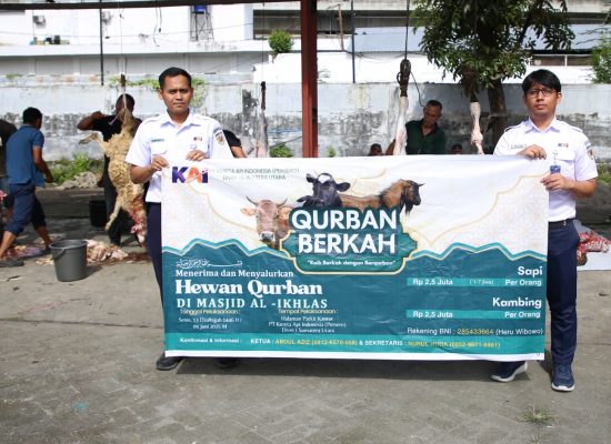 Berbagi Berkah dan Kebahagiaan Idul Adha, KAI Divre I Sumut Bagikan Ratusan Bingkisan Kurban