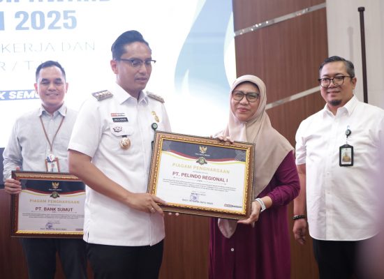 Torehkan Prestasi, PT Pelindo Regional 1 Menerima CSR Award dari Wali Kota Medan