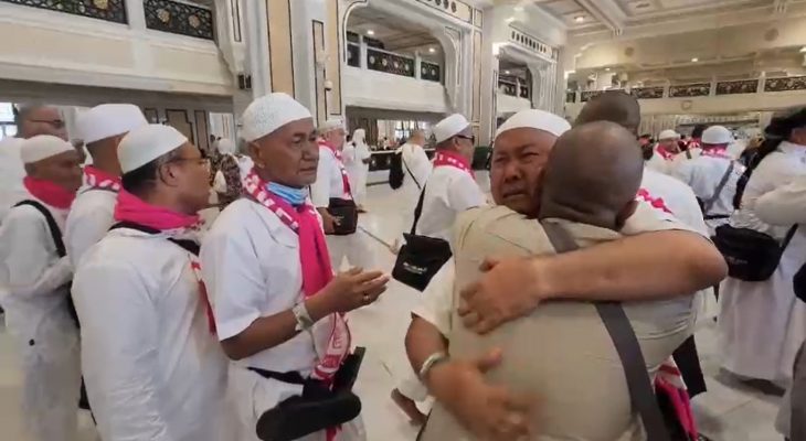 Tangis Haru Jemaah Haji Kloter 9 KNO Usai Laksanakan Rangkaian Ibadah Haji
