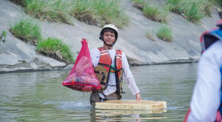 Gelar Aksi Zero Waste Warriors, PLN UID Sumatera Utara bersihkan sampah di Sungai Deli