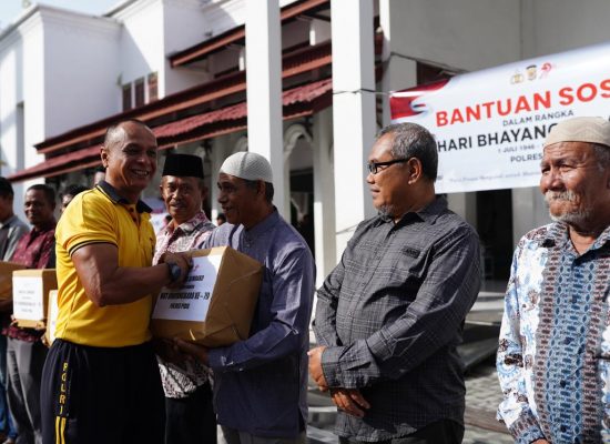 Kapolres Pidie  Salurkan Sembako untuk Purnawirawan Polri Sambut HUT Bhayangkara ke-79