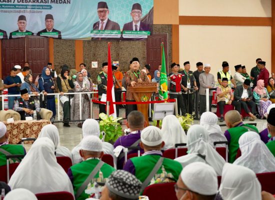 Tiba Di Tanah Air, Kloter 3 Debarkaai Medan Disambut Ketua PPIH