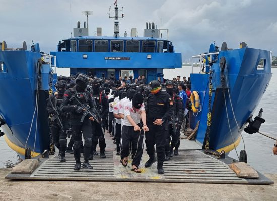 TERUS GAAAS……Lagi 100 Narapidana High Risk Narkoba Digelandang Ke Nusakambangan