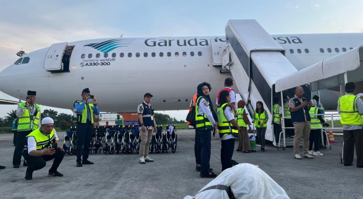Bea Cukai Kuala Namu Sambut Kepulangan Kloter Pertama Jemaah Haji Debarkasi Medan