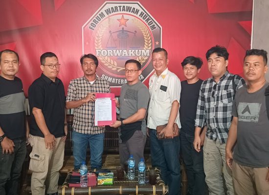 Aris Rinaldi Nasution Serahkan SK Pengurus Forwakum Sergai Periode 2025–2028