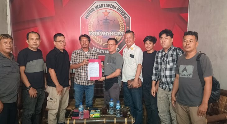 Aris Rinaldi Nasution Serahkan SK Pengurus Forwakum Sergai Periode 2025–2028