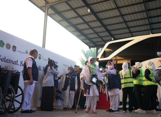 358 Jemaha Haji Kloter 9 Deberkasi Medan Tiba di Tanah Air, 2 Jemaah Haji Wafat