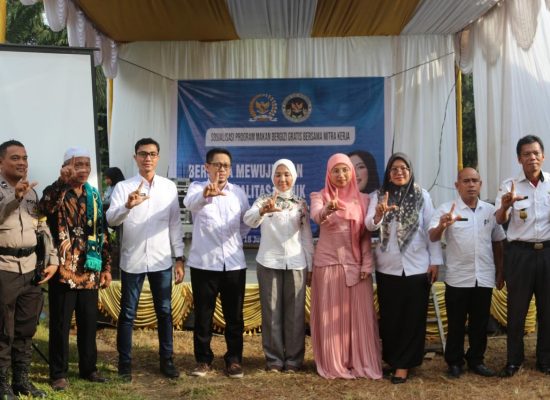 Anggota Komisi IX DPR RI dan Tim Ahli BGN Sosialisasikan MBG Kepada Masyarakat Desa Bela Rakyat