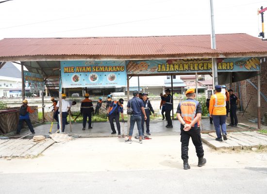 KAI Divre I Sumut Tertibkan Bangunan Liar di Kab. Labuhan Batu Utara