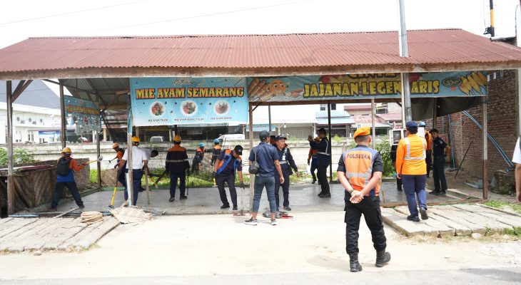 KAI Divre I Sumut Tertibkan Bangunan Liar di Kab. Labuhan Batu Utara