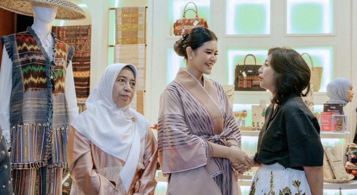 Ajang Indonesia Fashion Week 2025, Kahiyang Ayu Kenalkan Warisan Budaya Sumut