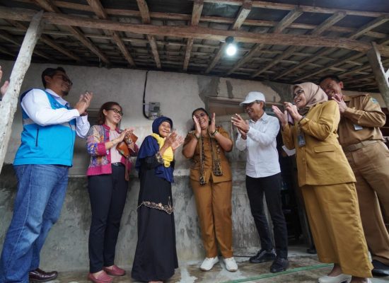 PLN Nyalakan 33 Ribu Sambungan Listrik Gratis untuk Keluarga Kurang Mampu