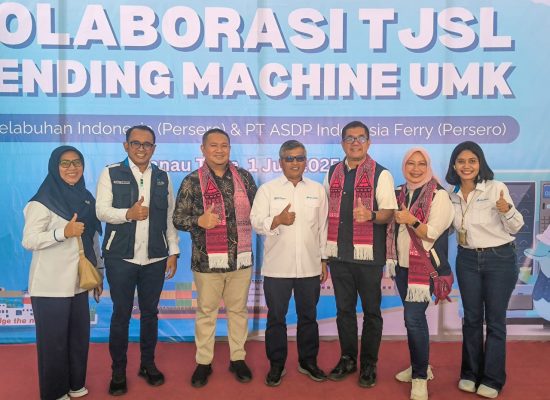 Kolaborasi TJSL: Pelindo Regional 1 dan ASDP Dorong UMK Lewat Vending Machine di Danau Toba
